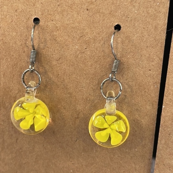 💐5/25 glass yellow flower art bead puffy silver tone stud earrings dangle - Picture 2 of 8